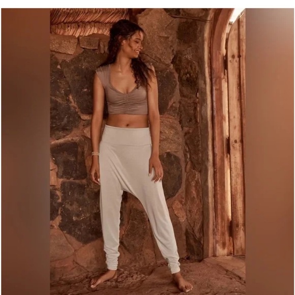 Brandy Melville Beige Fabric - Picture 3 of 12